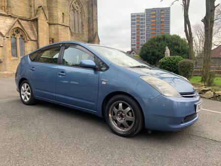 TOYOTA PRIUS 1.5 T Spirit